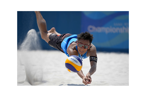 Joueur de volley photographié avec le zoom Sony 70-200mm F2.8 GM OSS à la location