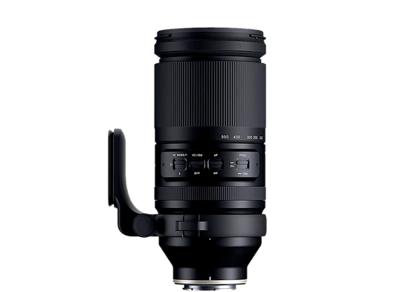 Zoom Photo Tamron 150-500mm F5-6.7 Di III E avec Collier vue de profil vertical à la location