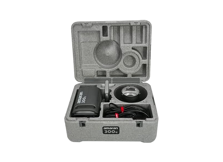 Mallette de transport ouverte présentant les composants du projecteur LED Amaran arrangés