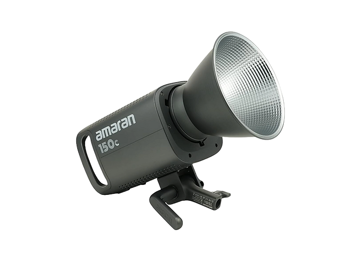 Projecteur AMARAN COB 150c avec réflecteur pour un éclairage directionnel précis, idéal pour des setups cinématographiques