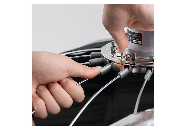 Gros plan du mécanisme de fixation du Light Dome 150. Installation rapide et facile. Conception durable et fiable