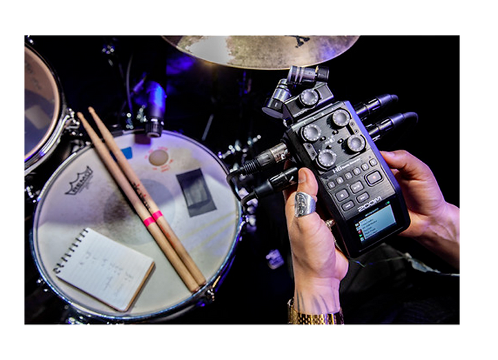 ZOOM H6 face supérieure : écrans LCD, réglages de gain, pads physiques