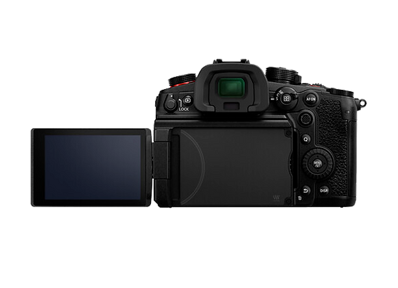 Appareil Hybride Micro 4/3 Panasonic Lumix GH6 6K nu avec écran ouvert vue arrière en location