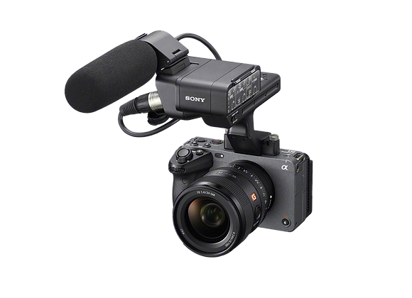 Caméra Sony FX3 avec 24mm F1.4 et poignée XLR3 avec micro