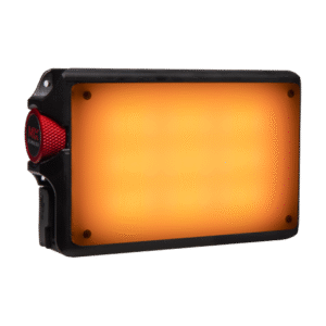 Le DMG Dash, un projecteur LED compact et polyvalent, offrant une lumière RGBWW précise avec 130 filtres Rosco, des FX intégrés et un contrôle sans fil via myMIX et CRMX.